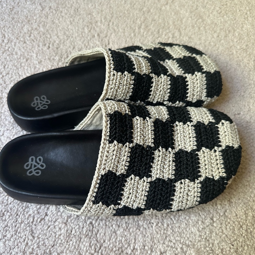 The Sak Women's Bolinas Black White Checkered Crochet Clog - Picture 7 of 12